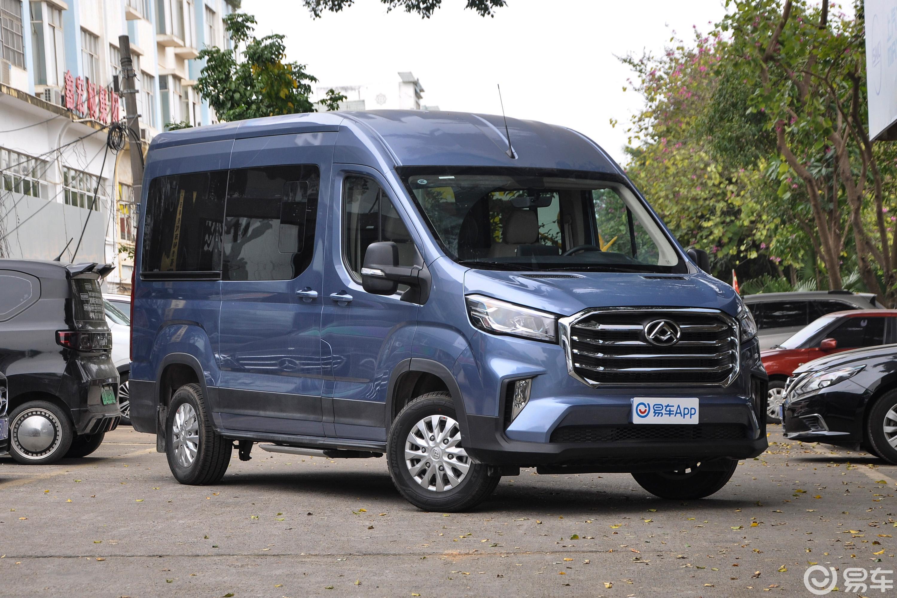 【上汽大通MAXUS V90智达营运版 2.0T 自动后驱单胎长轴高顶 9座侧前45度车头向右水平图片-汽车图片大全】-易车