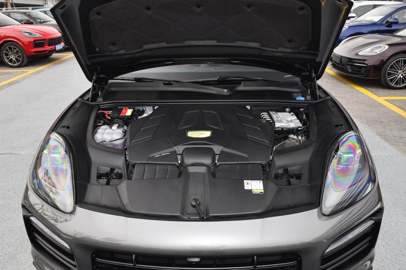 cayennecayenne s 2.9t发动机舱整体