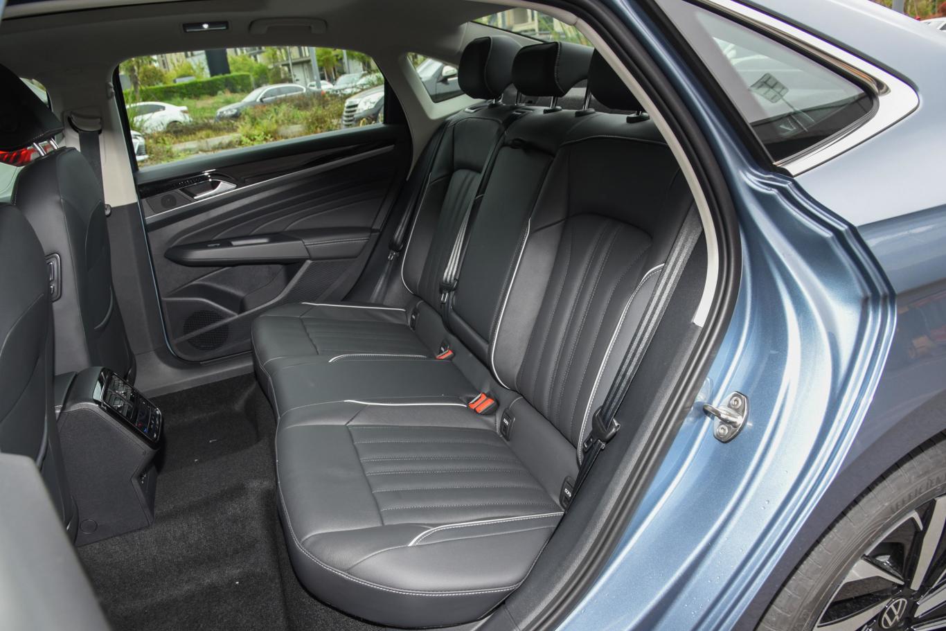 帕萨特改款 330tsi 精英版后排座椅