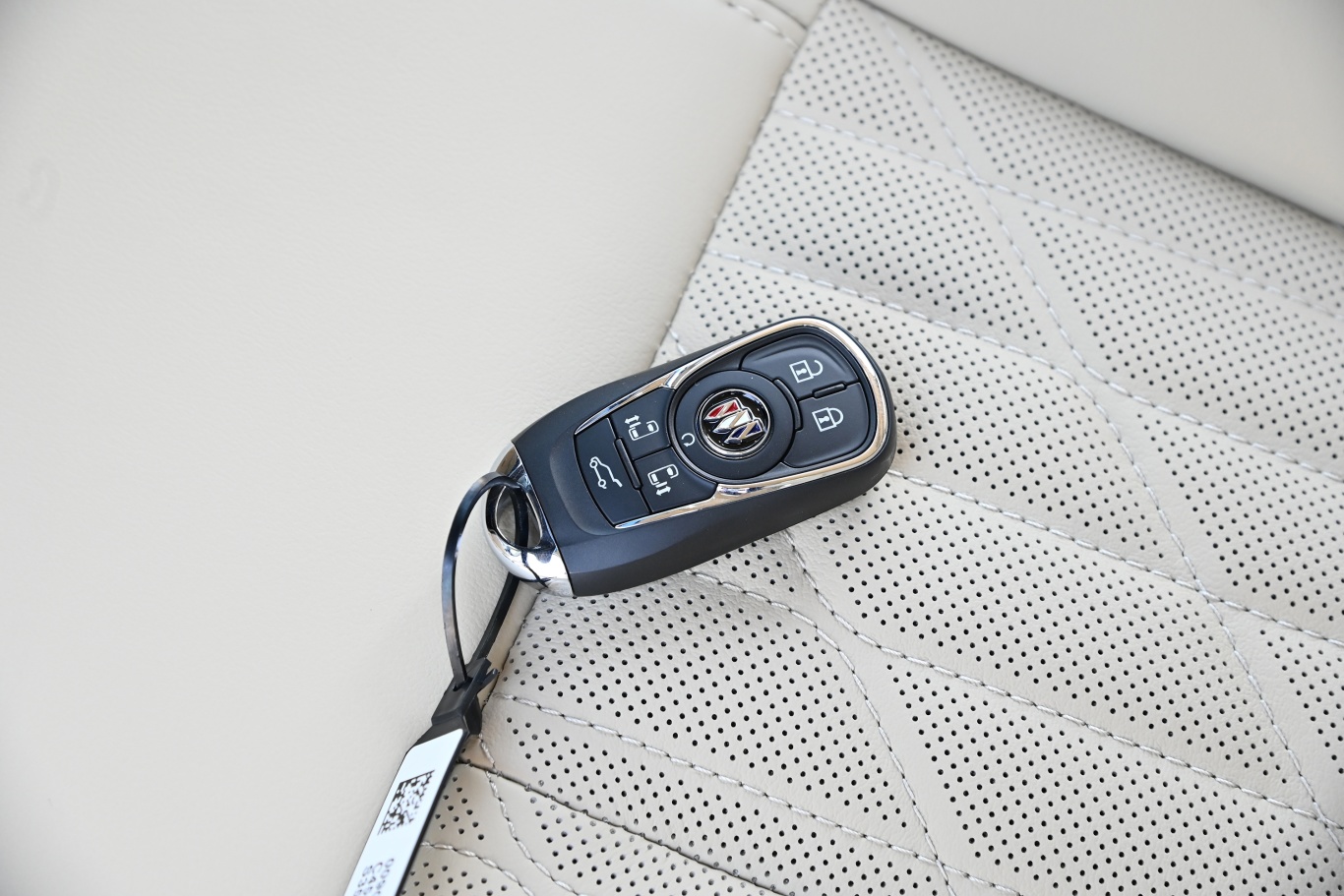 别克gl8es陆尊 2.0t 豪华型 7座钥匙正面