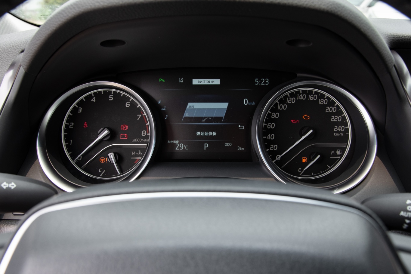 凯美瑞2.0g 豪华版仪表盘