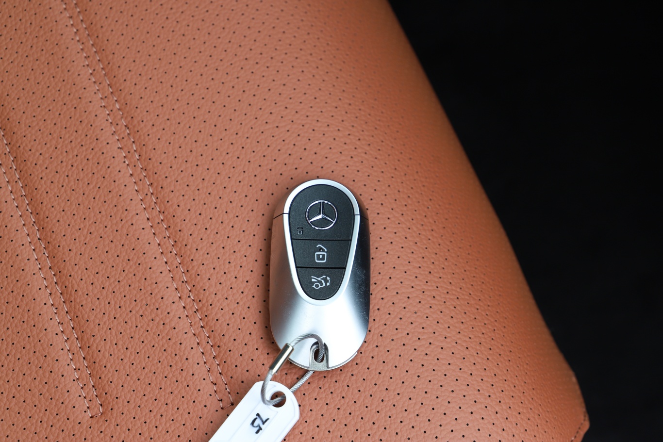 奔驰glcglc 260 l 4matic 动感型 5座钥匙正面