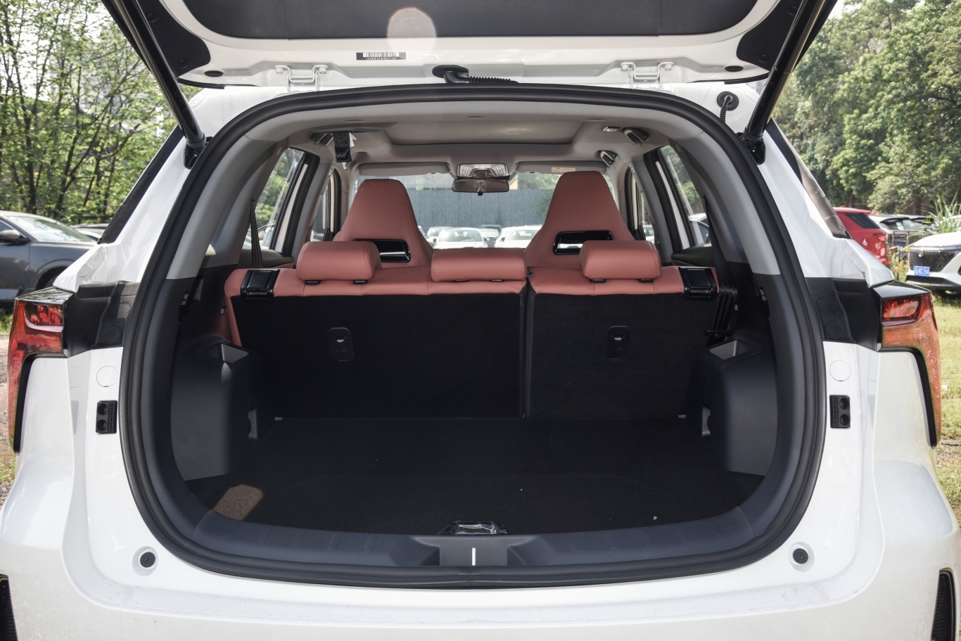 长安cs75plus第三代 1.5t 尊贵型后备厢空间特写