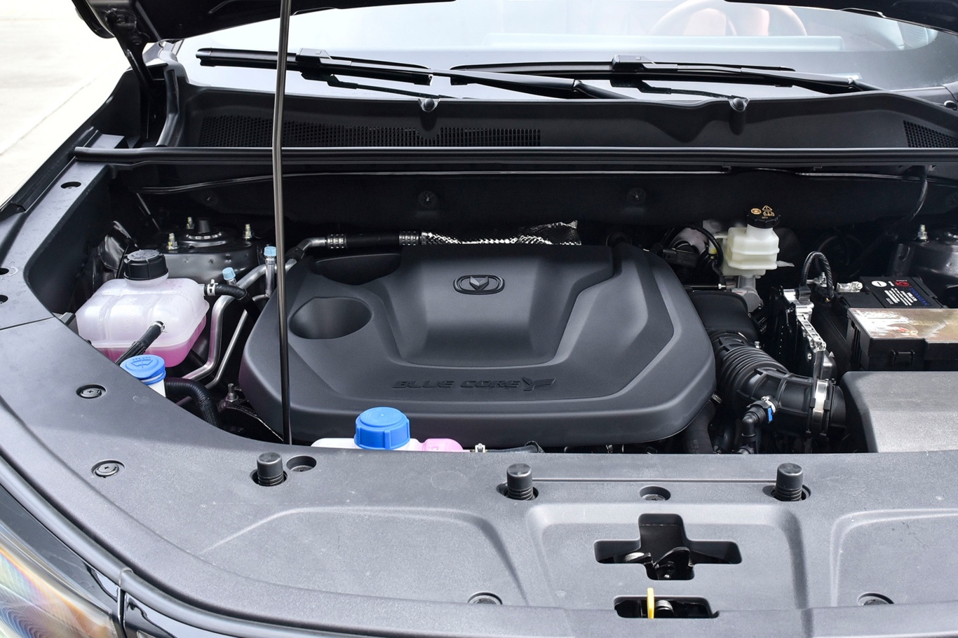 长安cs75plus第三代 1.5t 尊贵型发动机/电机特写