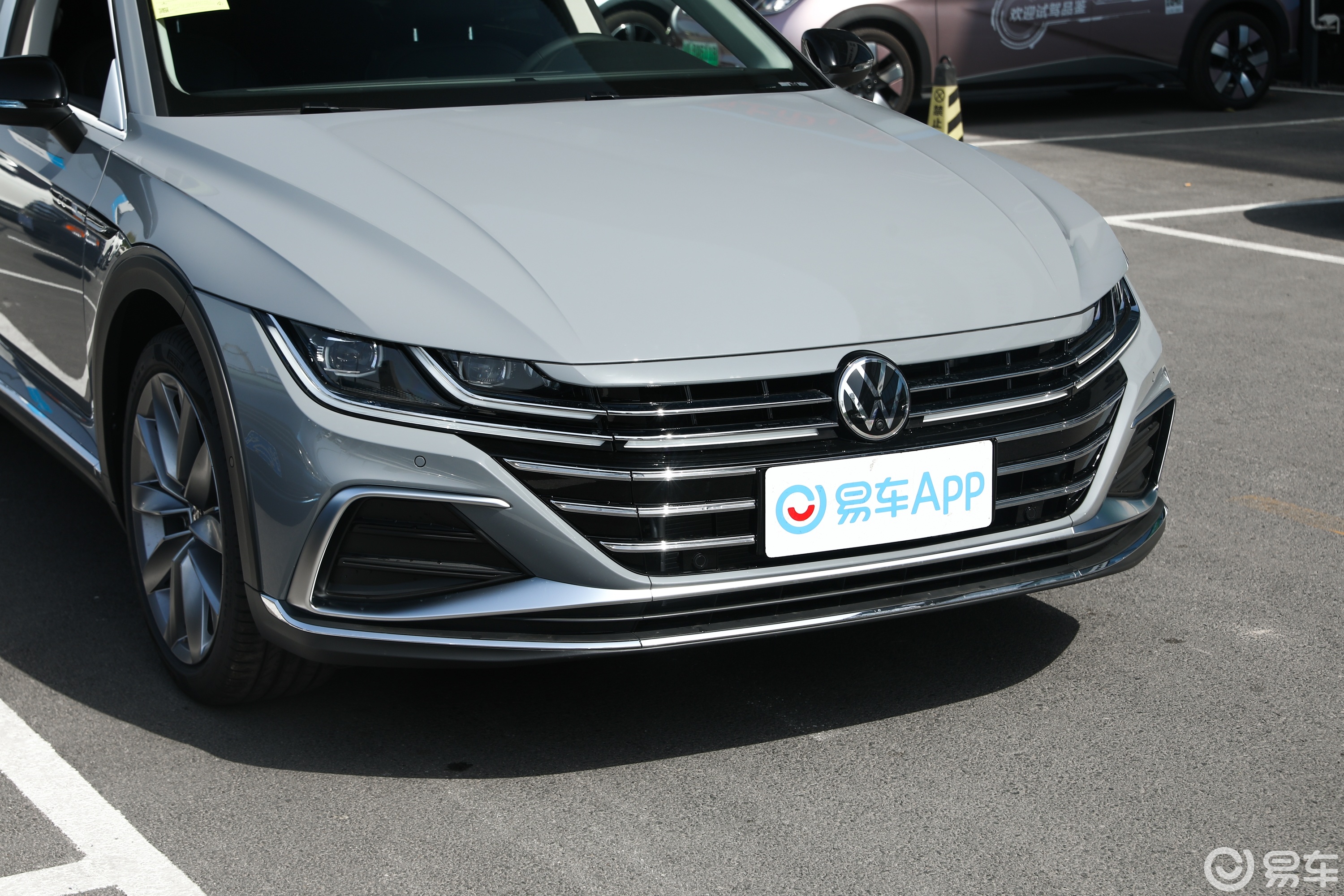 【一汽-大众CC猎装车 380TSI 猎风版前格栅侧俯拍图片-汽车图片大全】-易车