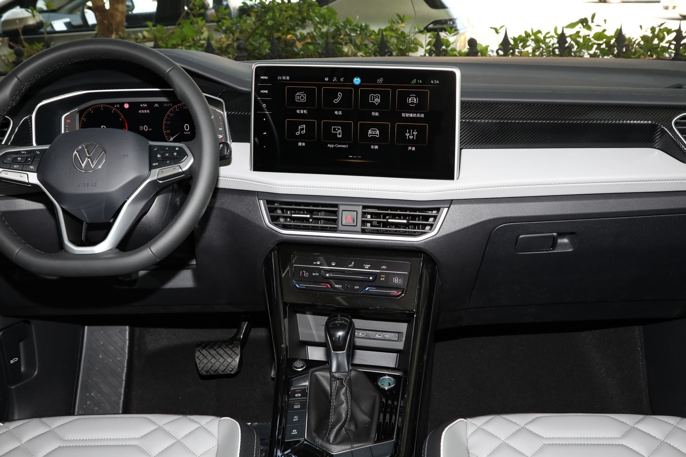 探岳300tsi 两驱豪华plus进阶版中控台整体