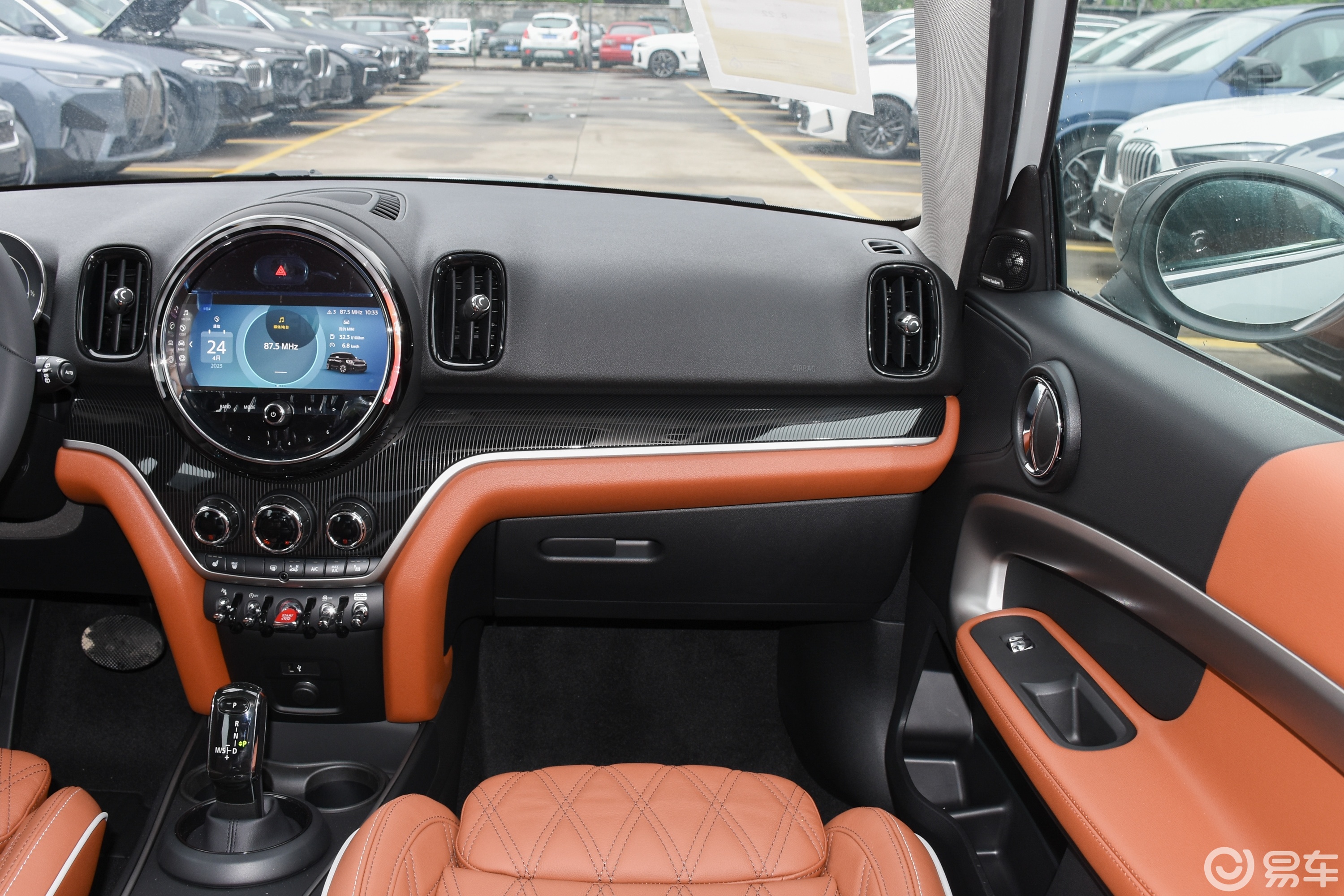 【MINI COUNTRYMAN改款二 2.0T COOPER S ALL4 鉴赏家副驾驶位区域图片-汽车图片大全】-易车