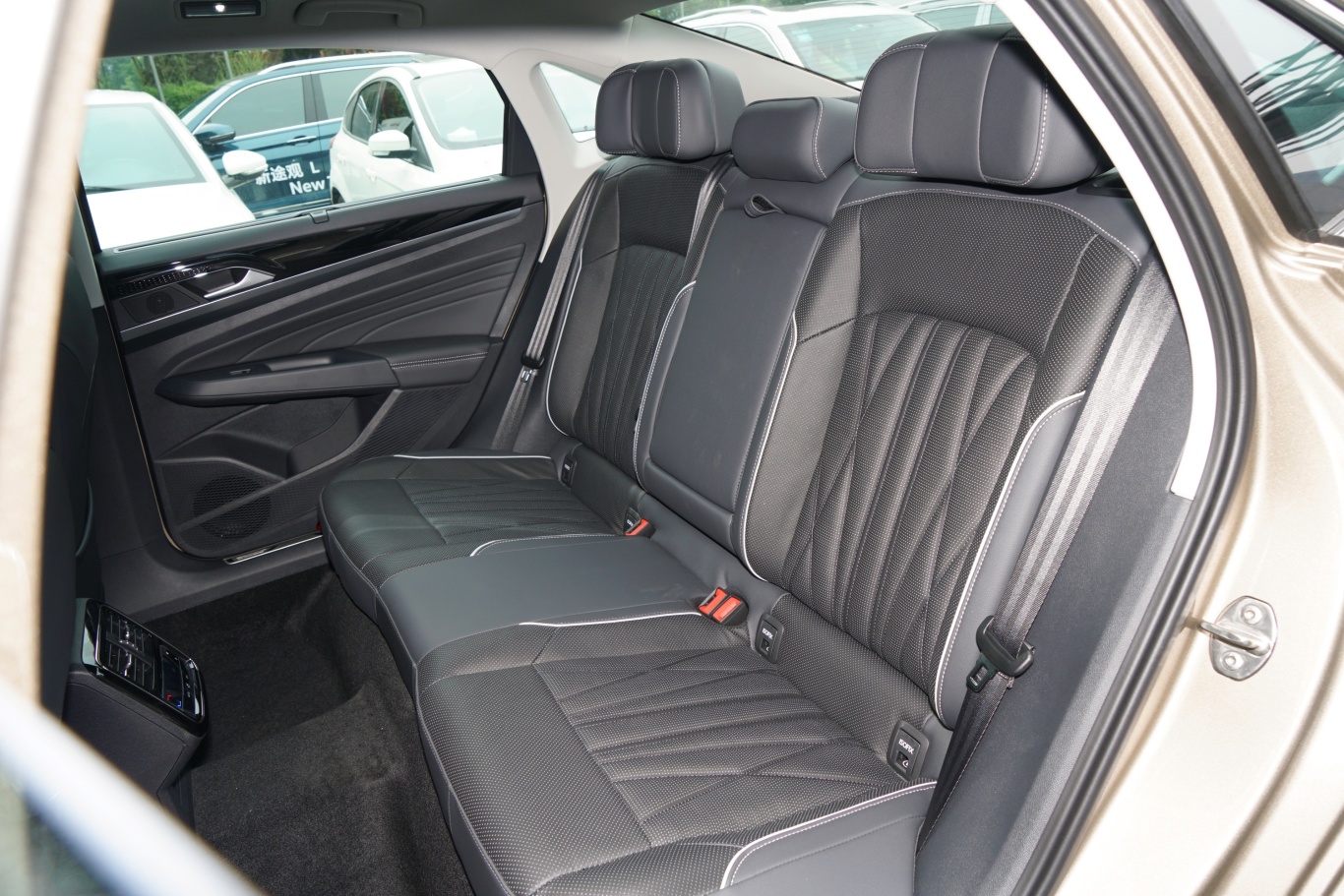 帕萨特改款 330tsi 豪华版后排座椅