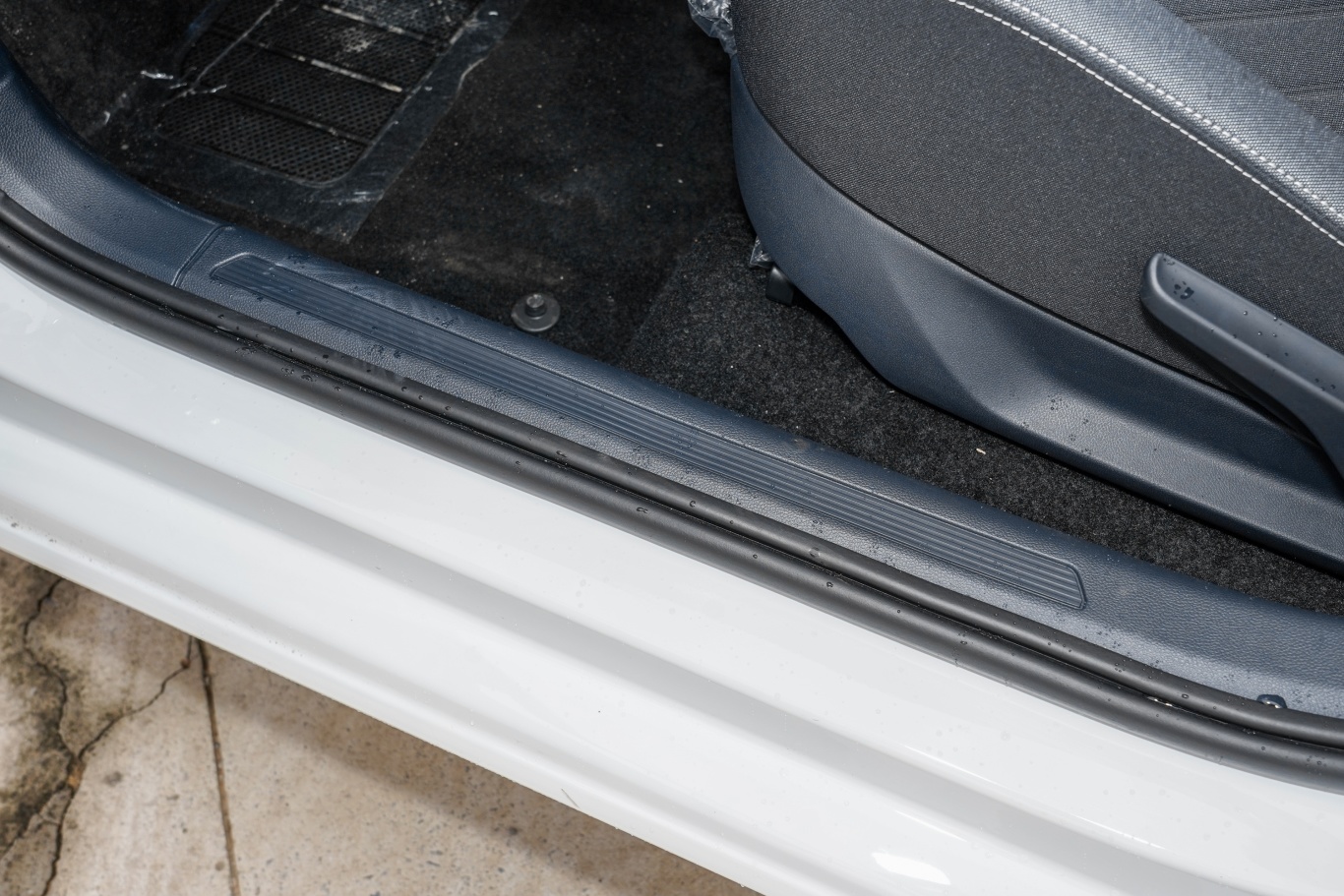 朗逸新锐 1.5l 手动新逸版前排迎宾踏板