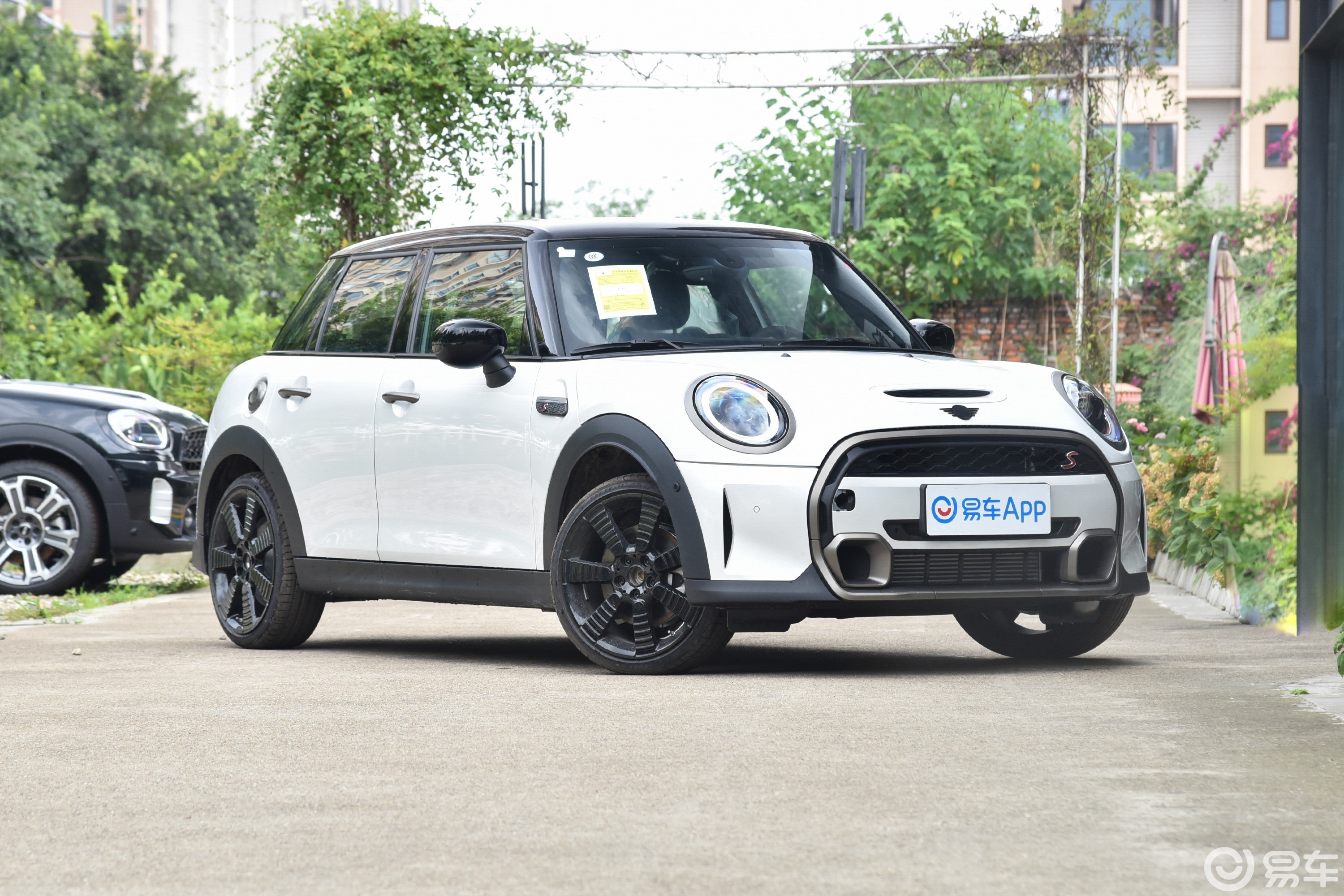 【MINI2.0T COOPER S 国王十字特别版 五门版侧前45度车头向右水平图片-汽车图片大全】-易车
