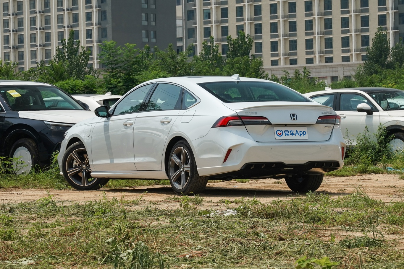 【英仕派 e:PHEV2.0L 82km 智尊版侧后45度车头向左水平图片-汽车图片大全】-易车