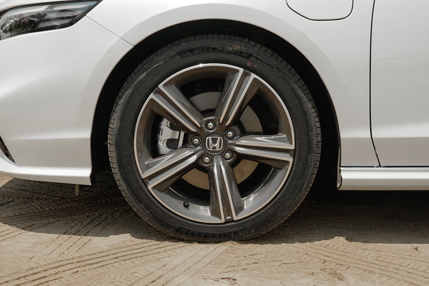 【英仕派 e:PHEV2.0L 82km 智尊版前轮毂造型图片-汽车图片大全】-易车