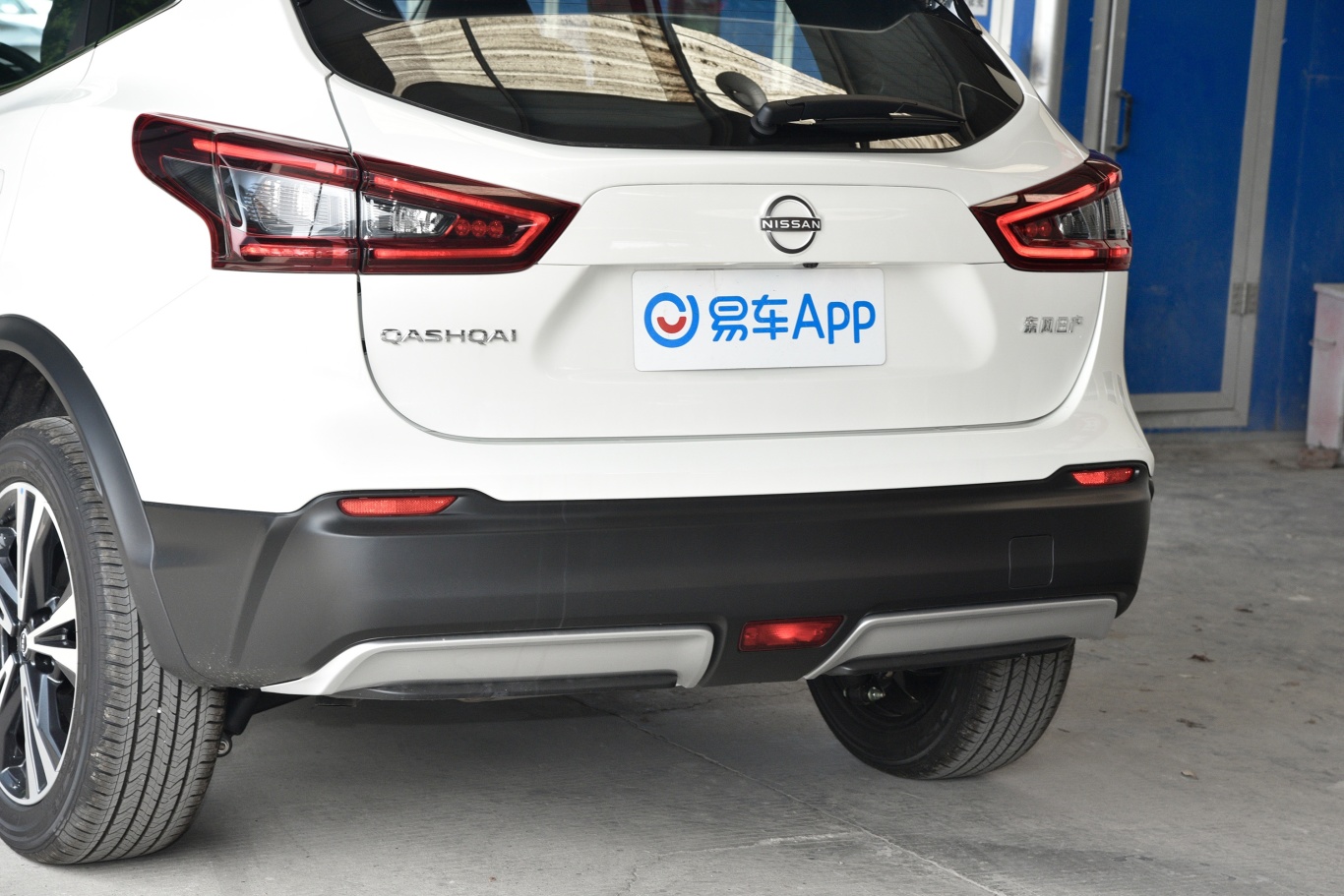 逍客经典款 2.0l xv  领先版车尾特写