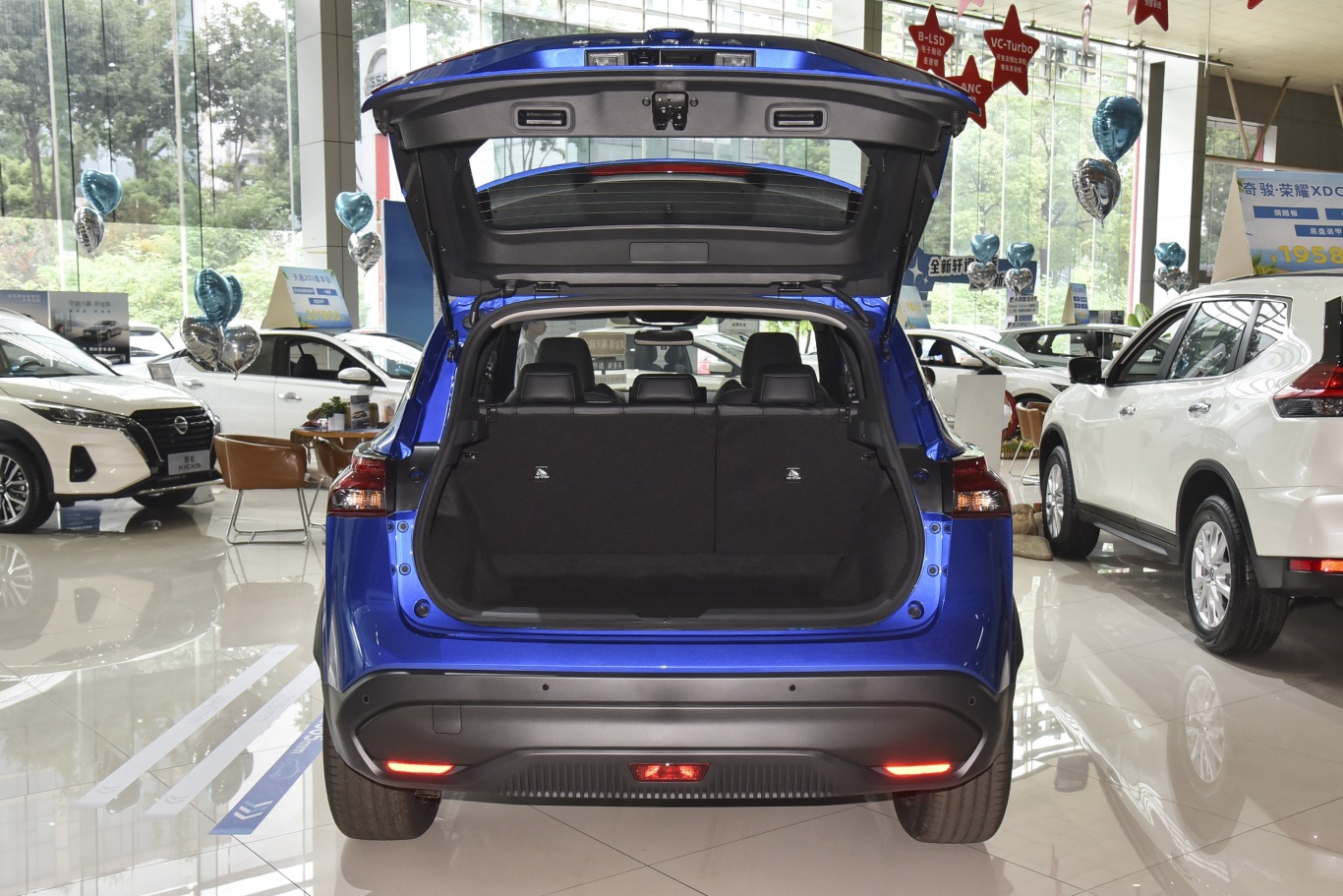 逍客1.3t 领航版后备厢