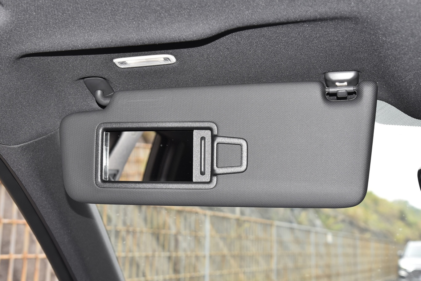 奥迪q5l40 tfsi 豪华动感型驾驶位遮阳板