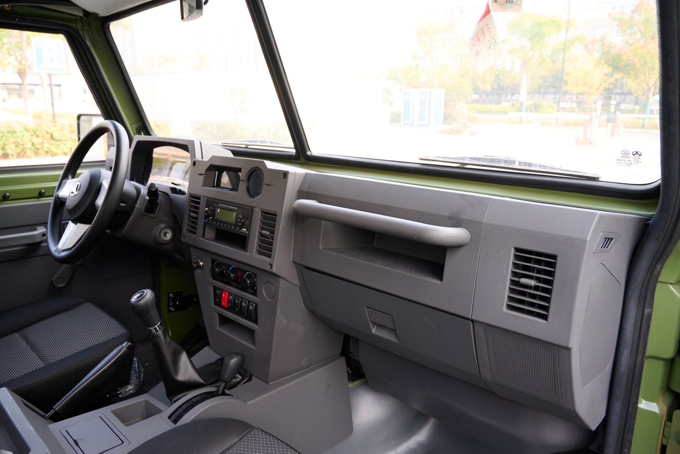 勇士皮卡连体 双排 2.4t 手动 3035轴距 柴油 国vi内饰全景副驾方向