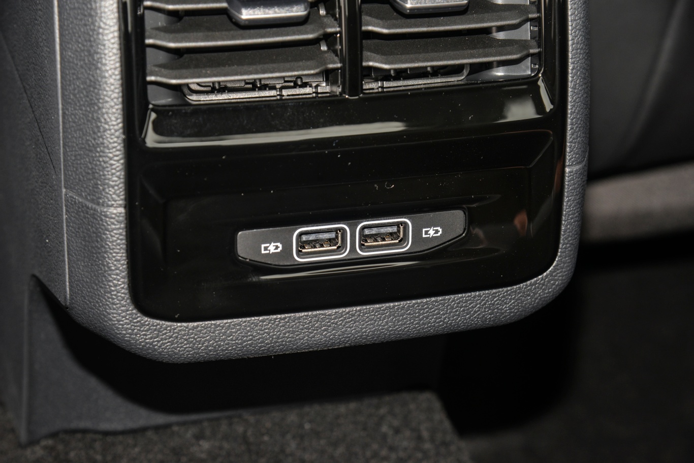 速腾300tsi 双离合卓越版后排