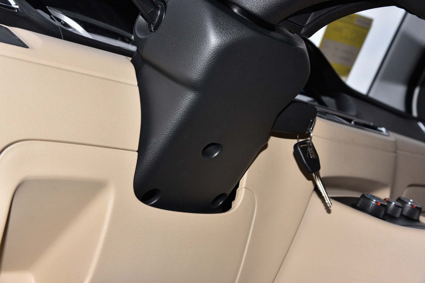 金龙龙耀6s238km 厢式车方向盘调节