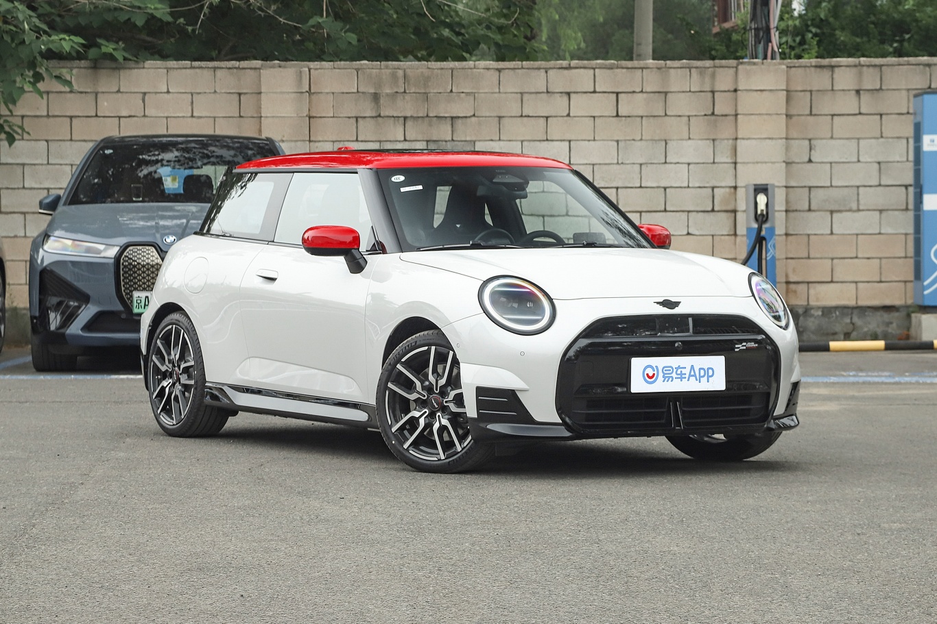 【电动MINI COOPER452km COOPER SE 赛车手侧前45度车头向右水平图片-汽车图片大全】-易车