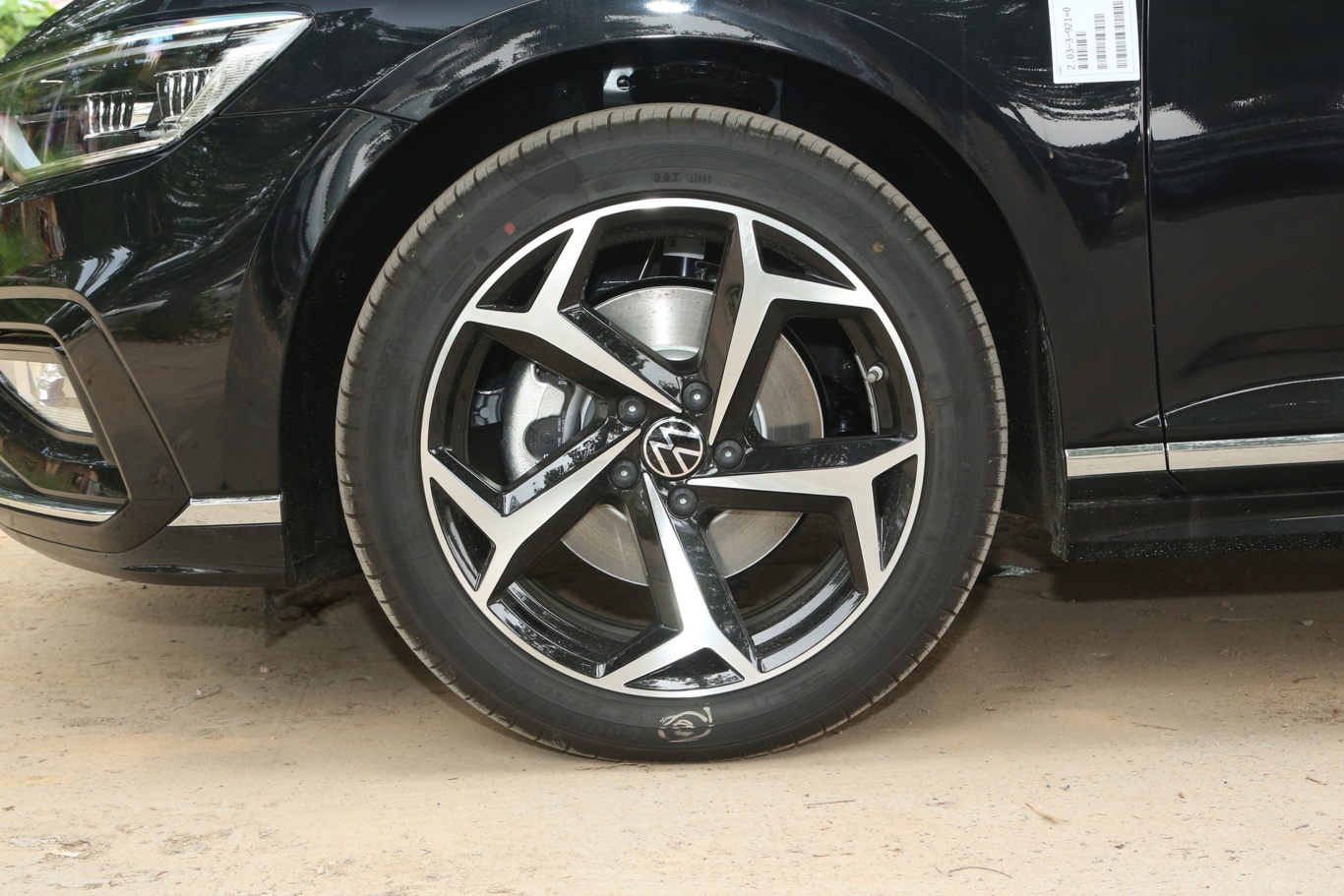 迈腾众享版 330tsi 豪华型前轮毂造型