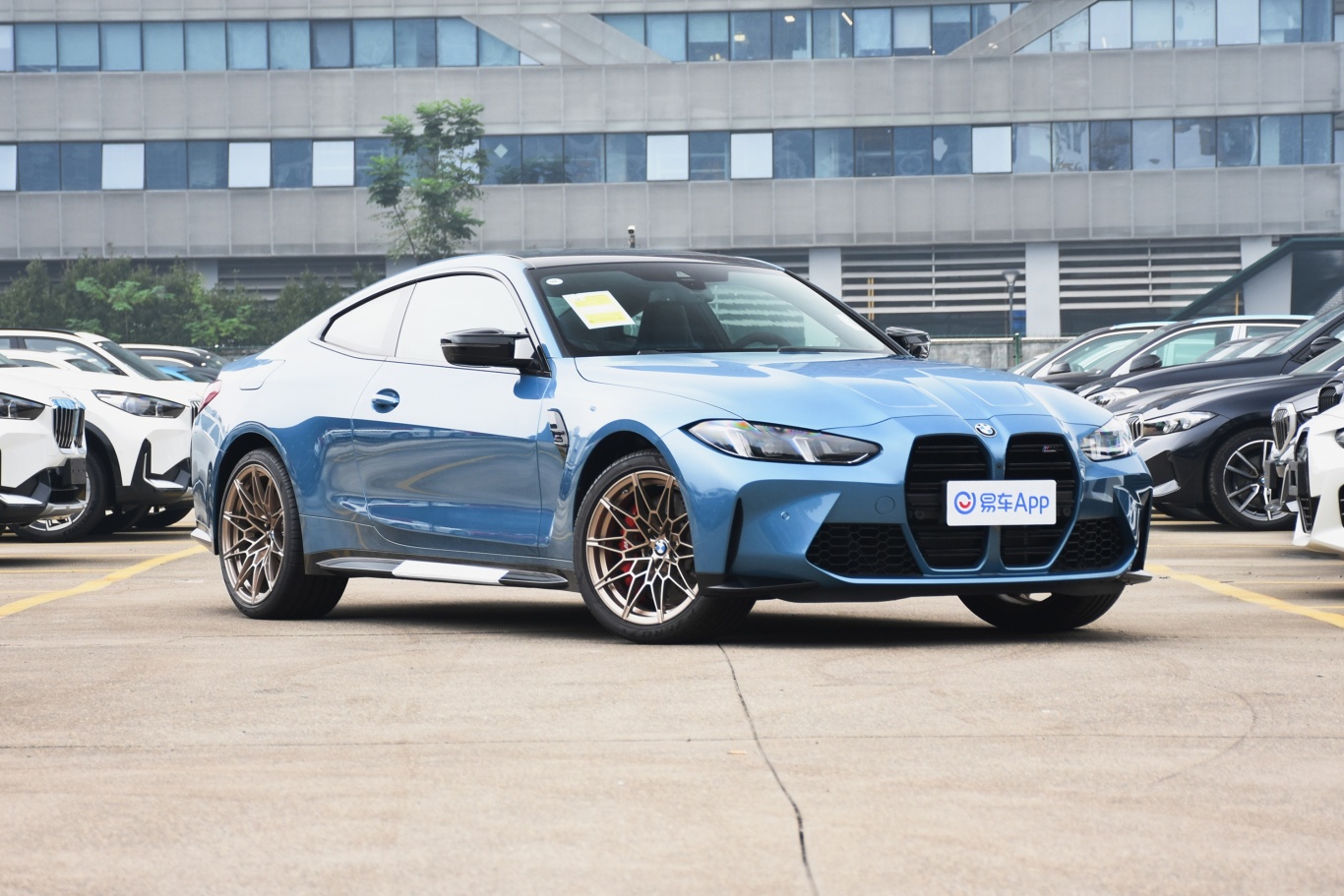 【宝马M4M4 双门轿跑车 M xDrive 雷霆版侧前45度车头向右水平图片-汽车图片大全】-易车