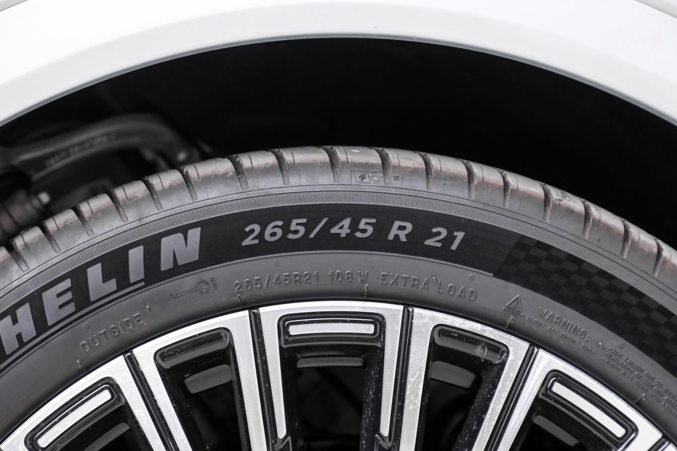 【深蓝S09210km 四驱Ultra+高定版前轮胎尺寸图片-汽车图片大全】-易车