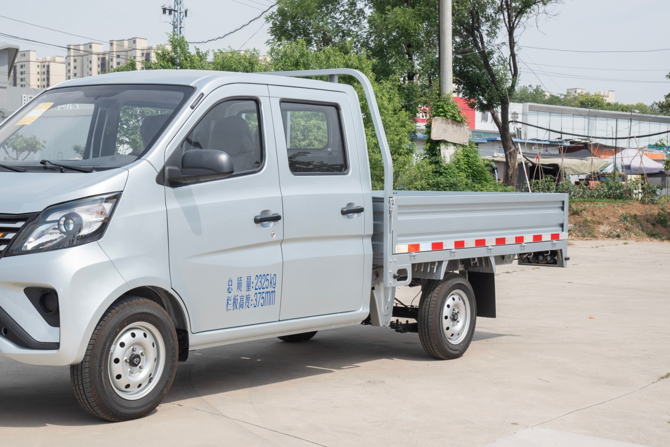 长安星卡1.5l 加长版双排栏板式货车舒适型外观细节