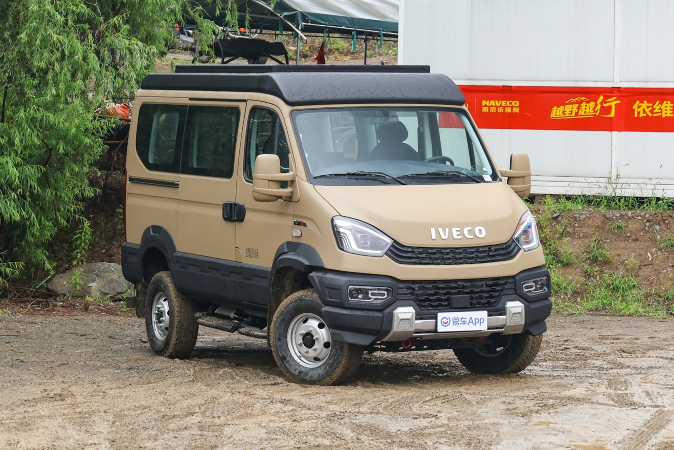 依维柯欧霸3.0t 自动短轴越野露营车