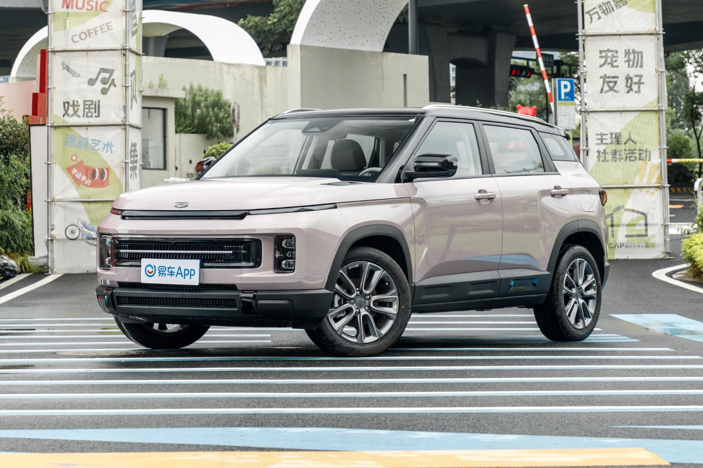【吉利ICON巧克力 1.5T 双离合醇臻版侧前45度车头向左水平图片-汽车图片大全】-易车