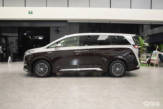 腾势D9推出“紫气凌云”双色车身选装权益 限时1万元即享