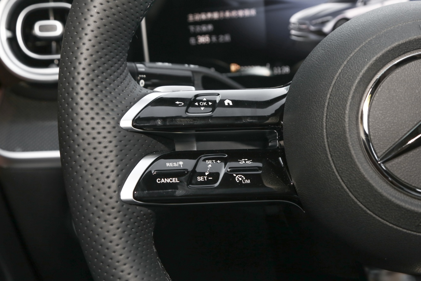 【奔驰CLECLE 300 4MATIC 动感型轿跑车左侧方向盘功能按键图片-汽车图片大全】-易车