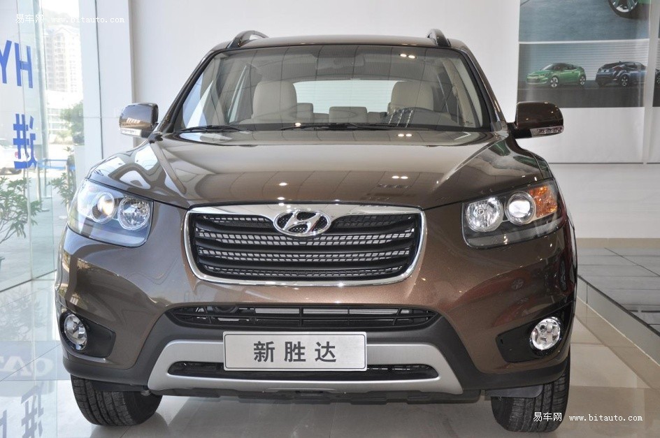 到建发龙门展厅品鉴2012款新胜达,作为suv热销车型之一,原装进口现代