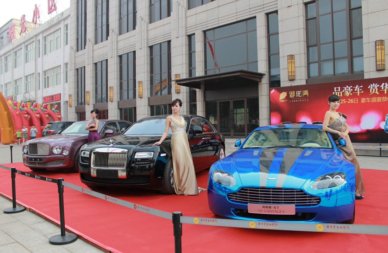 阿斯顿·马丁亮相介休豪车展暨御珑湾美墅
