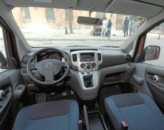 七人行 长期测试厢型车郑州日产nv200