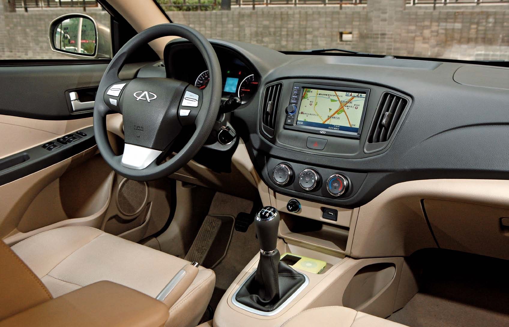 憧憬易车易生活 试驾奇瑞新车型e5