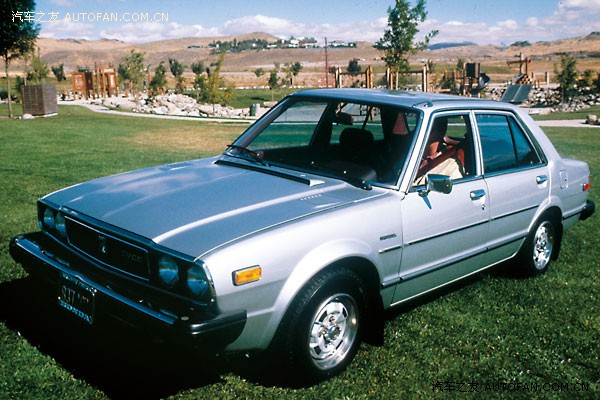 易車 正文第一代(1976–1981) 1976年,第一代雅閣在日本上市