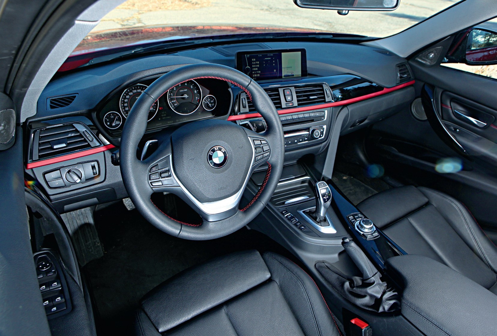 展露本性 宝马3系标准版328i