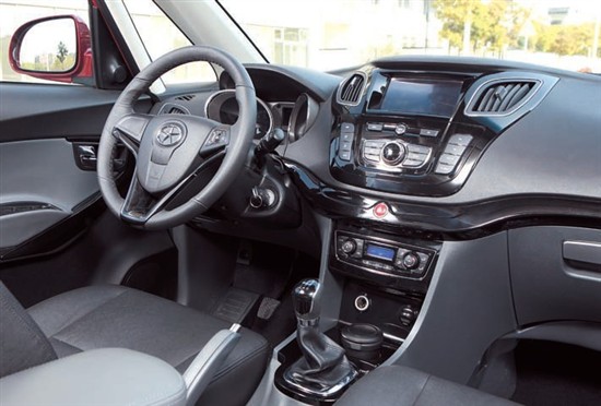 通辽联众试驾江淮汽车和悦rs 1.8lmt