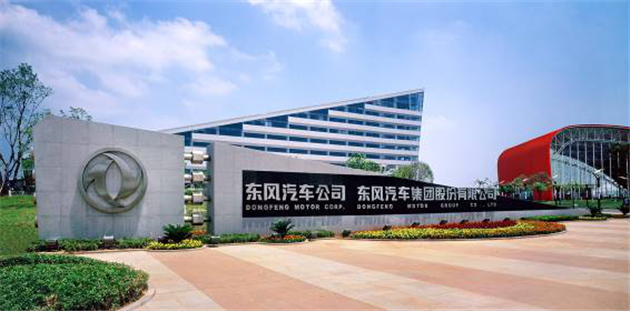 1969年,当二汽人的呐喊回荡在十堰山坳坳里时,谁也没有想到,它会成长