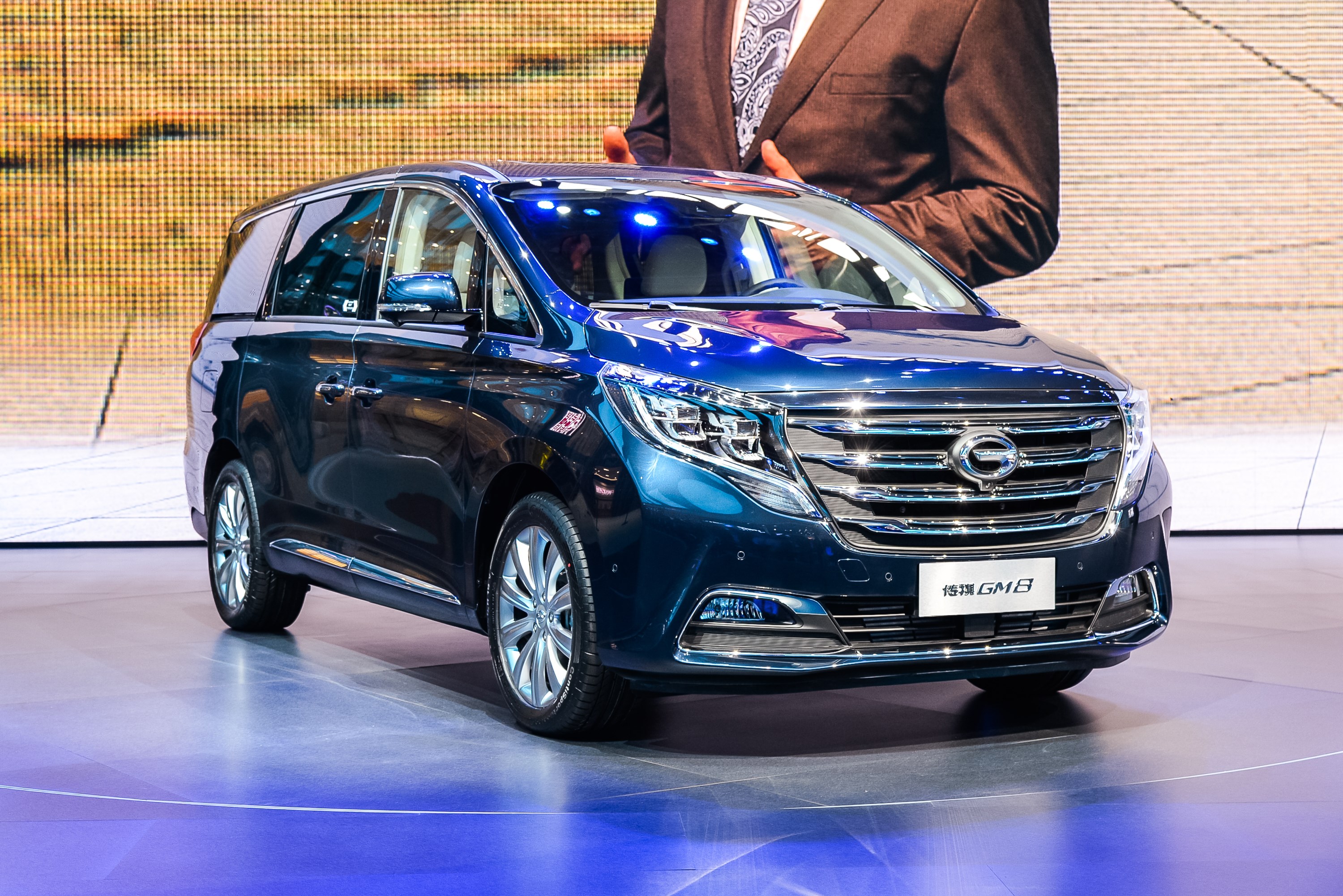 抢先实拍广汽传祺gm8 岂止于大