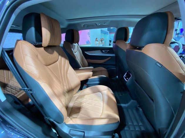 奇瑞瑞虎8 plus六座版上市 售14.59-15.29万元