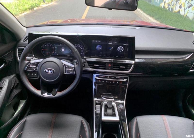 评分:5分起亚傲跑的内饰方面还是挺合我心意的,外观动感,内饰也是科技