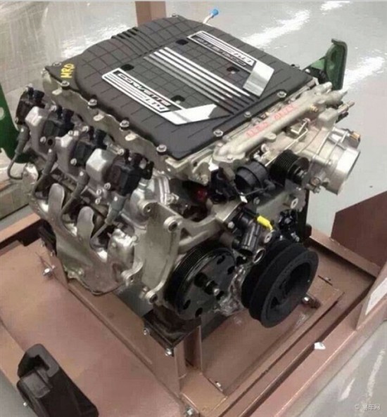 7.0l v8机械增压发动机.