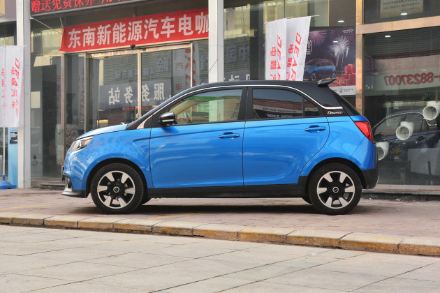 微型车市区充满电可以跑255km实拍电咖ev10