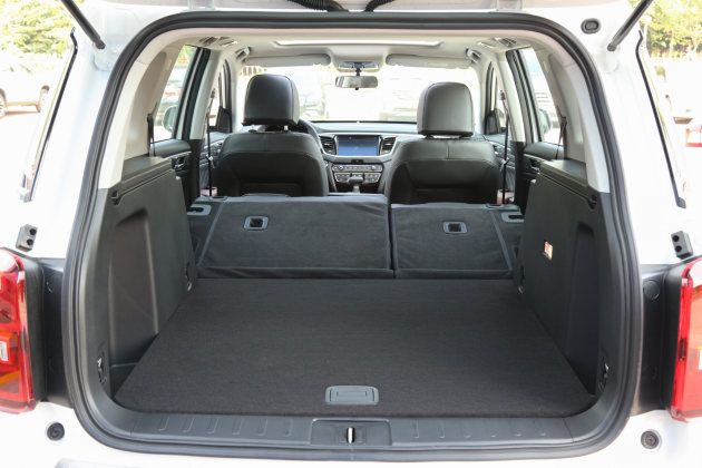 传祺gs7的后备厢放倒后排座椅后的空间实用性不错,能够满足多种家庭