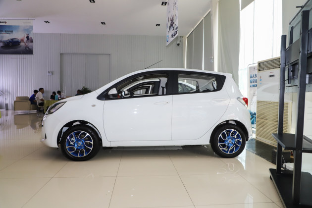 月薪5千也能轻松买下! 实拍奔奔ev