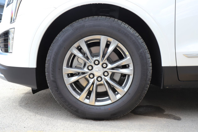 这波不亏年薪30万没压力实拍凯迪拉克xt5