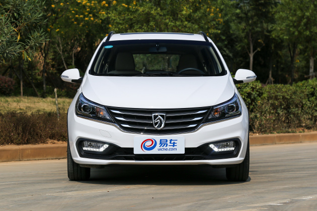 月薪5千的赶紧拿下它!国产6万元性价比超高 长安cs15 vs 宝骏310w