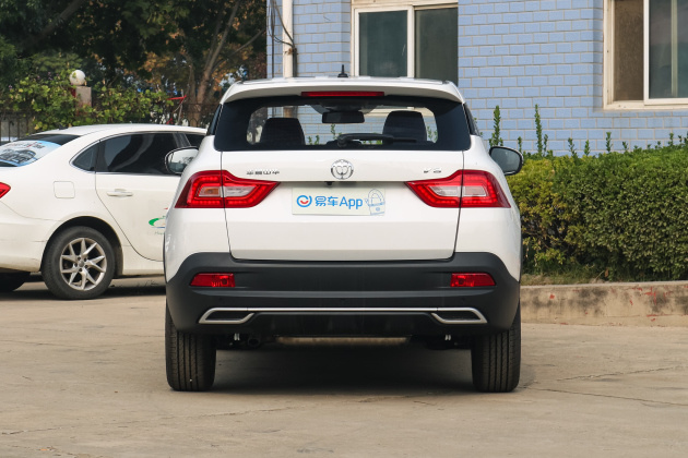 飞度都比不上这车! 实拍中华v3