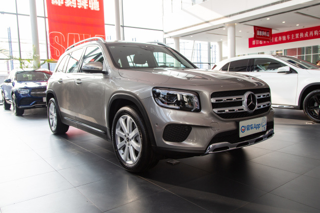 奔驰glb车顶行李架_轮胎_内饰